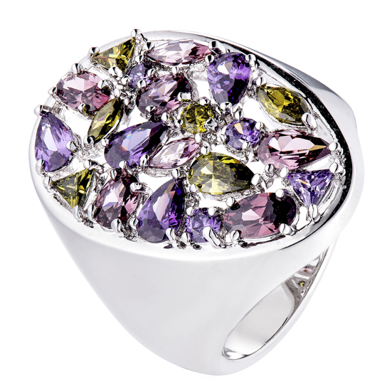 Anillo ovalado de piedras color verde, violeta y rosado