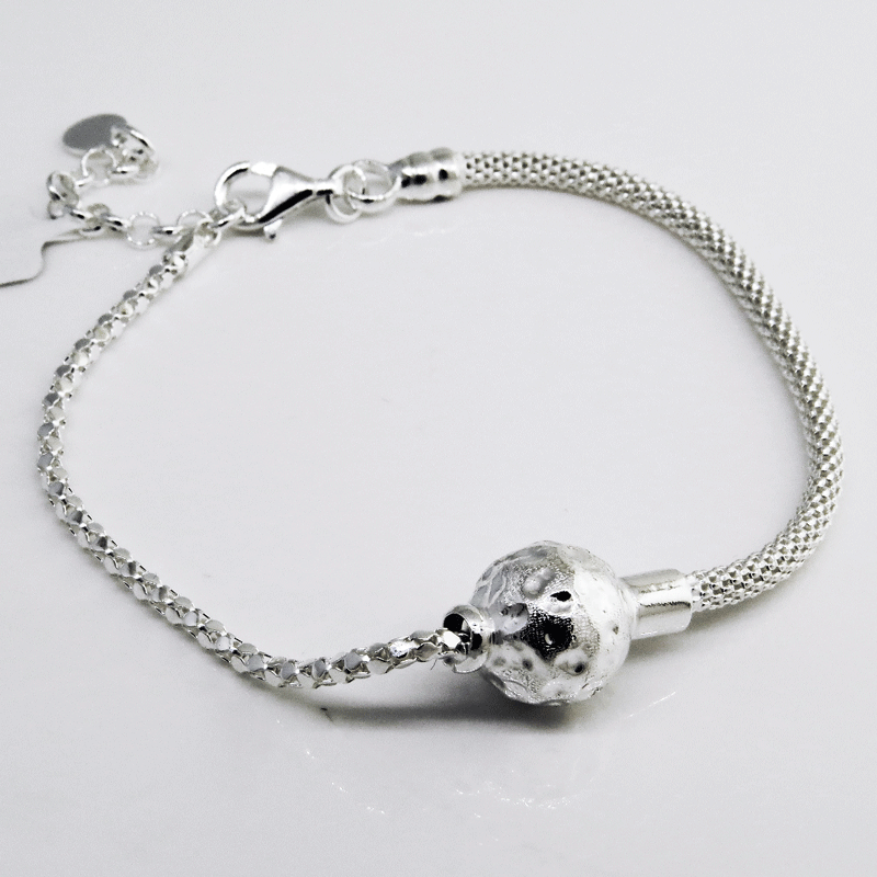 Pulsera fope , distinto tamaño con bola satinada en el centro