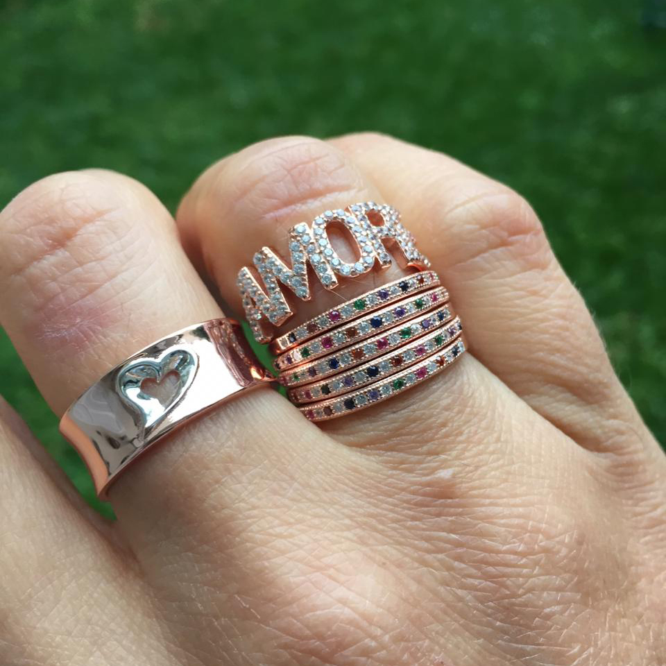 Anillo amore rosado con piedras