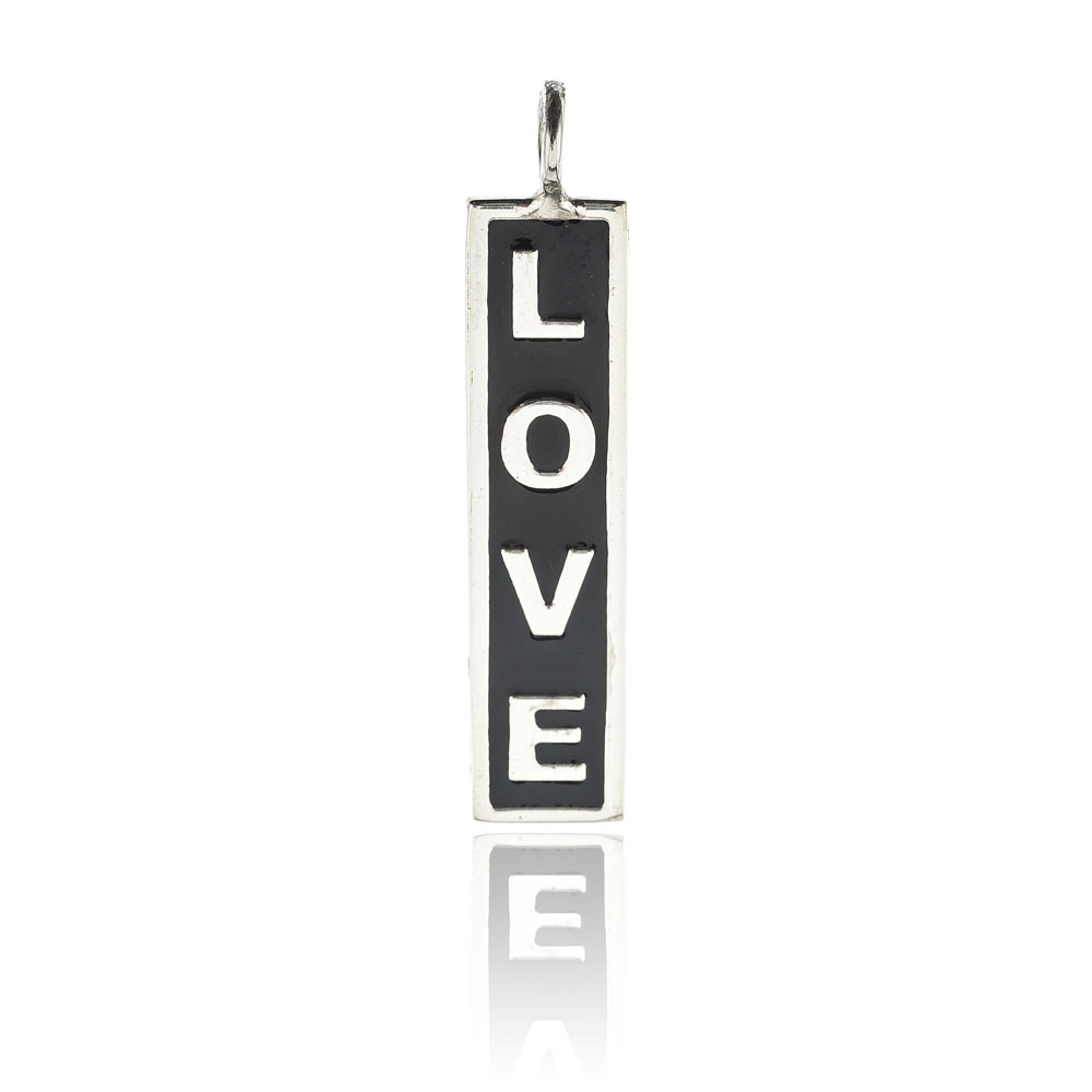 Dije barrita " Love " esmalte negro