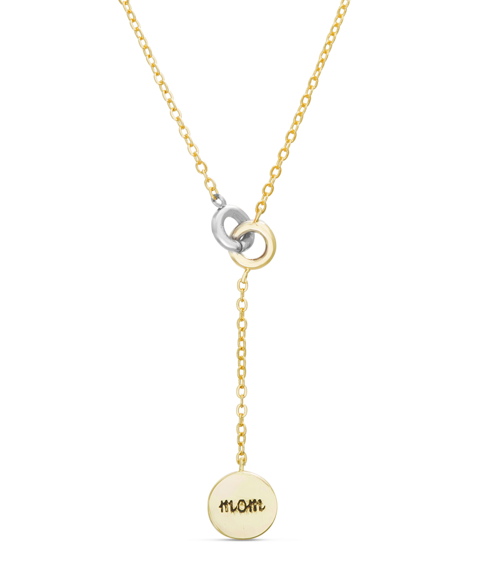 Conjunto corbatero doble arandela, blanca y amarilla, con mariposa piedras blancas de un lado y " Mom " del otro