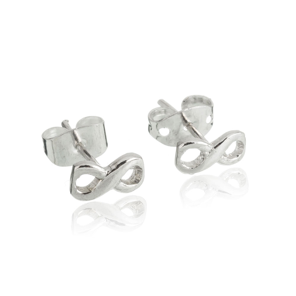 Par aros infinito pegados a la oreja 