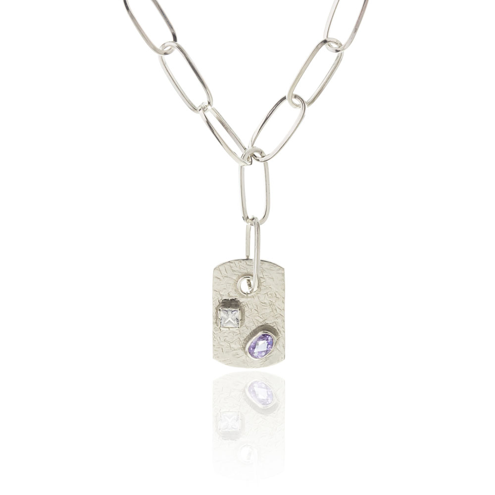 Gargantilla eslabones ovalados, con dije con piedra cuadrada y ovalada, color blanca y lila