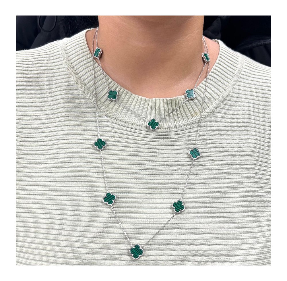 Conjunto 5 trebol dorado con verde. Largo 60 cm