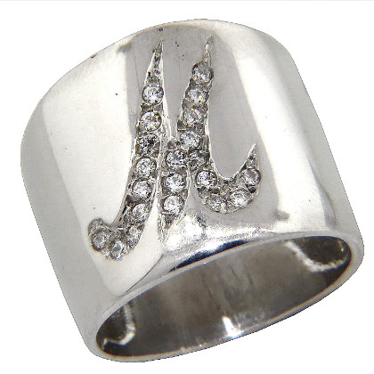 Anillo Peter M cursiva, platabella