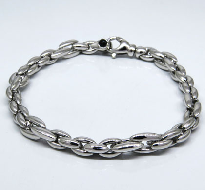 pulsera eslabones intercalados, ovalados, zafiros en el cierre