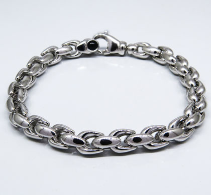 pulsera eslabonada blanca con zafiros en el cierre, chica