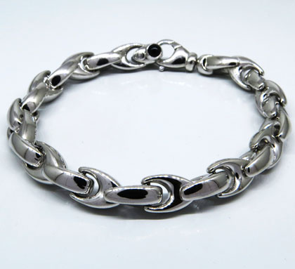 pulsera eslabonada blanca con zafiros en el cierre, mediana