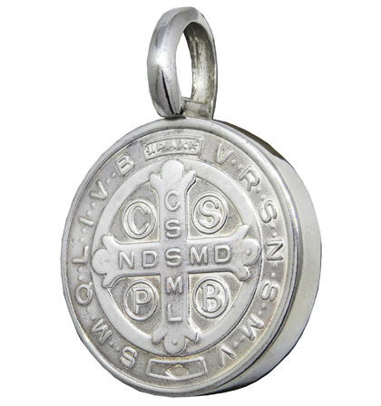 Colgante san benito, encamisado, grande 3 cm