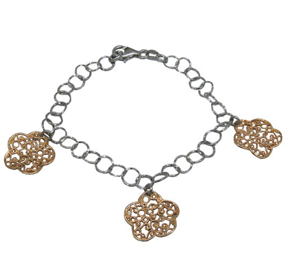 pulsera eslabones redondos con 3 dijes flores caladas enchapadas rosadas