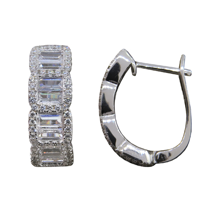 Par aros tipo argolla piedras baguettes blancas 