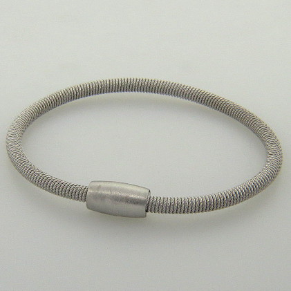 pulsera oruga simple blanco