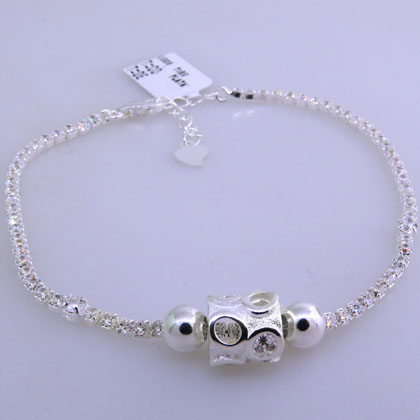 pulsera piedras blancas, ruedita al centro, bolitas
