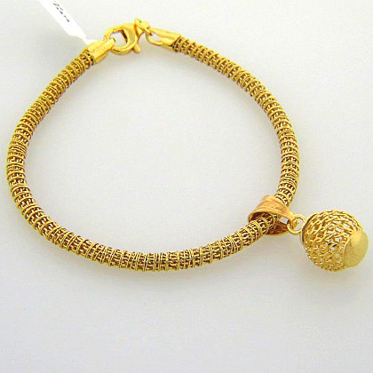 pulsera entretejida dorada con dije colgante redondo