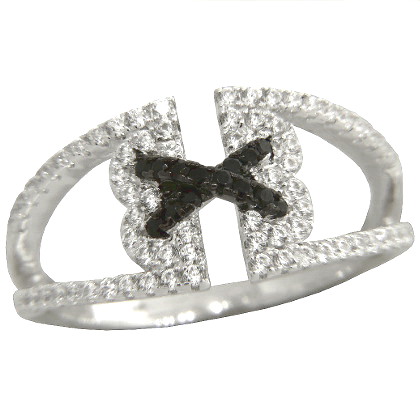 anillo abierto cruz central piedras negras y blancas