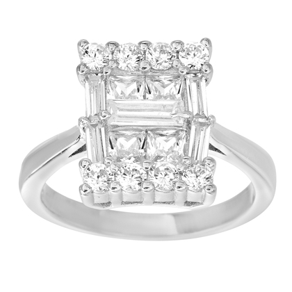 Anillo tipo solitario rectangular compuesto por piedras baguettes y redondas