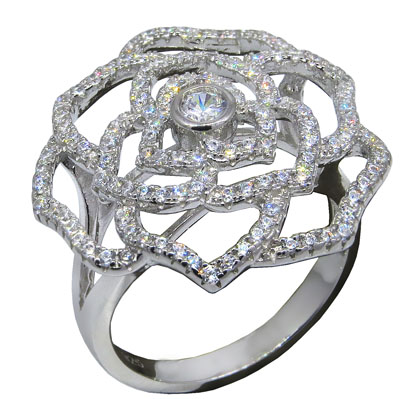 anillo rosa calada de piedras blancas