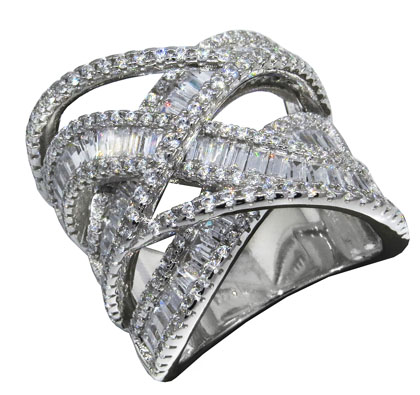 anillo ancho tiras cruzadas con piedras baguettes y redondas