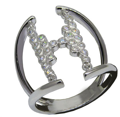 anillo abierto ancho piedras virolas al centro