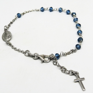 Pulsera tipo rosario piedras azules
