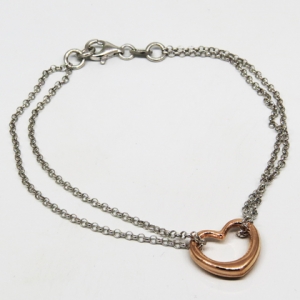 pulsera doble cadenita con corazon contorno rosado