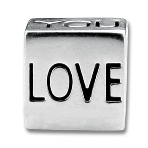 abalorio macizo cuadrado love