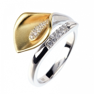 Anillo linea Premium flor de Cala, amarillo con detalles de piedras 