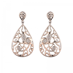 Par aros ovalados, colgantes, calados,mariposas con piedras blancas, rosados