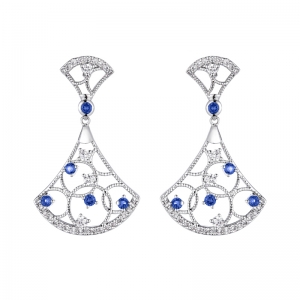 Par aros campanita, colgantes, calados, piedras blancas y azules