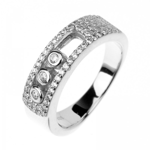 Anillo medio sin fin , con tres piedras con virola en el centro que tienen movimiento, blanco