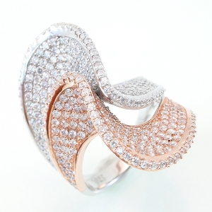 Anillo linea premium, ondeado, pavee, rosado y blanco