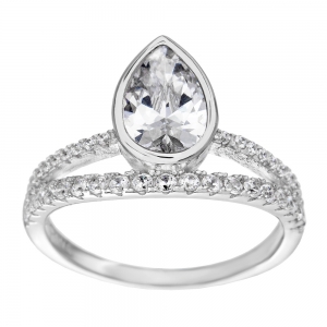 Anillo tipo solitario, piedra gota, doble medio sin fin