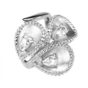 Anillo linea Premium, Petalos satinados por dentro, con piedras
