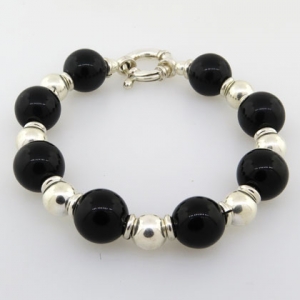 Pulsera con bolitas y piedras negras, cierre marinero