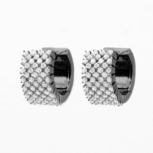 Par aros argollas, anchas, piedras blancas, con rodio negro. Diametro interno 1 cm aprox