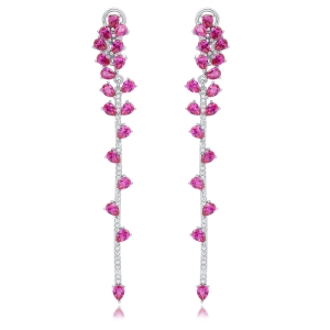 Par aros linea premium, largos, piedras fucsias y blancas, cierre perno y clip.Largo aprox: 7,5 cm