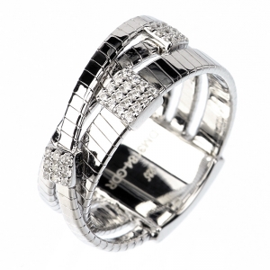 Anillo triple hilo retorcido, pulido, cruzado con 3 apliques cuadrados