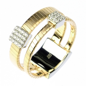 Anillo doble hilo retorcido, amarillo, satinado, con dos apliques cuadrados pavee