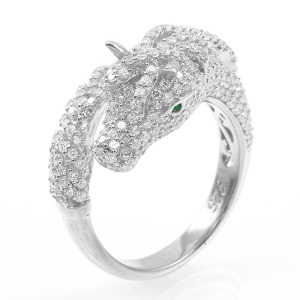 Anillo caballo blanco, con piedras verdes
