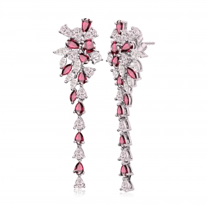 Par aros largos con piedras ovaladas, blancas y fucsia, cierre perno y clip