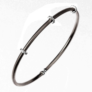 Esclava linea premium, hilo retorcido rodio negro, con 3 apliques de piedras blancas