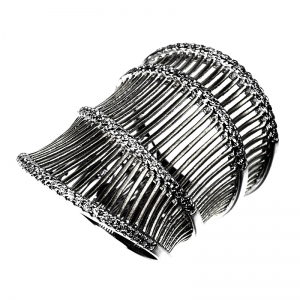 Anillo linea premium, alargado, calado, rodio negro con piedras