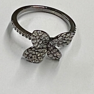 ANILLO FLOR PAVEE CON RODIO NEGRO