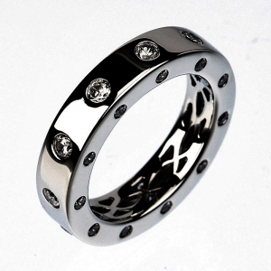 ANILLO MEDIO SIN FIN CON RODIO NEGRO Y PIEDRAS NEGRAS LINEA PREMIUM