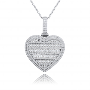 Colgante corazon con piedras baguettes ( sin cadena )