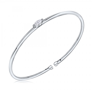 Esclava con piedra ovalada en el centro