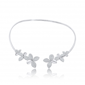 Gargantilla rigida con flores pavee y petalos sin piedra