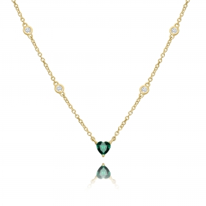 Conjunto corazon verde, con piedras blancas en cadena amarilla