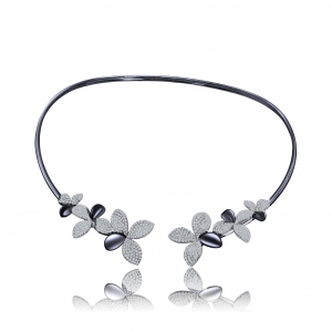 Gargantilla rigida con flores pavee y petalos sin piedra, rodio negro