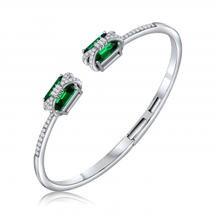 Esclava abierta, con piedras baguettes verdes en las puntas